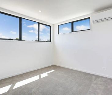 “As new three bedroom townhouse with study!” - Photo 3