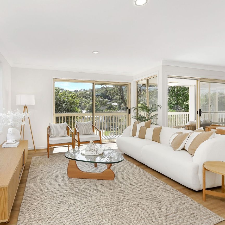 Sun-Filled Family Home – Short Walk to Beach - Photo 1