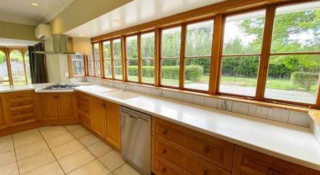 HAREWOOD – 5 BEDROOM, 3 BATHROOM, 3 LOUNGE, DOUBLE GARAGE. - Photo 2