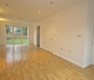 4 bedroom semi-detached house to rent - Photo 6