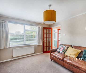 3 bedroom house to rent Fleming Walk, RH19 - Photo 1