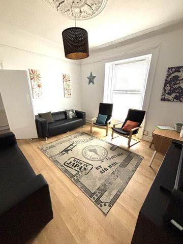 6 bedroom terraced house to rent - Photo 3