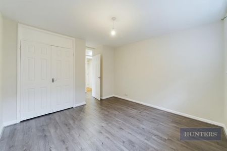 1 bedroom Flat To Let - Photo 2