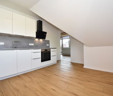 Charmante, großzügige Dachgeschosswohnung mit Loggia und Einbauküch... - Foto 1