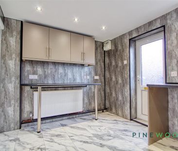 2 bedroom end of terrace house to rent - Photo 3
