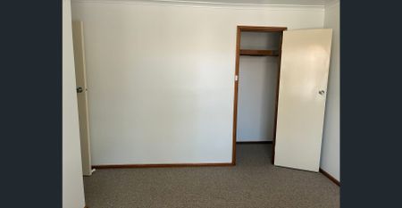 Para Hills West Townhouse for Lease – $490 per Week - Photo 2