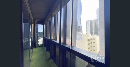 Stylish 2-Bedroom Apartment in the Heart of Melbourne CBD - Photo 2