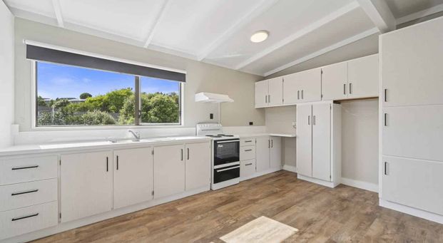 Cosy renovated 2 bedroom townhouse - Photo 1