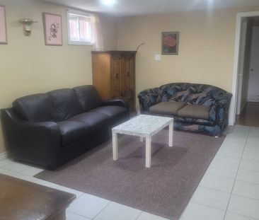 For Lease - 889 Blairholm Avenue Unit# main, Mississauga, Ontario - Photo 2