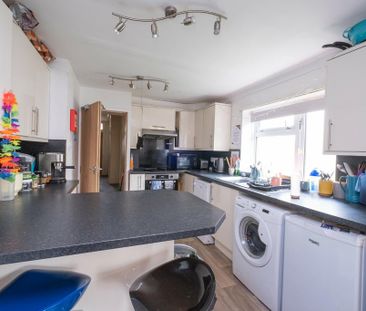 6 bedroom detached house to rent - Photo 3