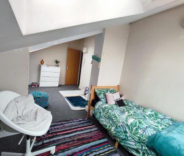 4 bedroom flat to rent - Photo 3