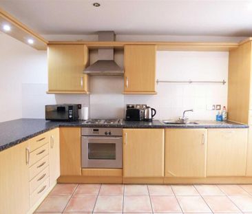 2 bedroom flat to rent - Photo 3