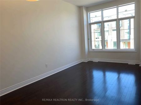 Condo Townhouse For Lease | N9229225 - Photo 2