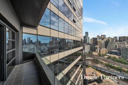 Beautifully Presented One-Bedroom Apartment with City Views - Photo 3