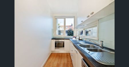 Attractive updated single-level home - Photo 4