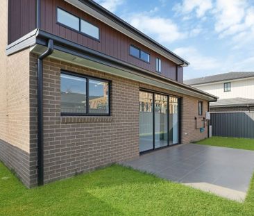 Spacious Home &vert; Ready to Move in - Photo 5