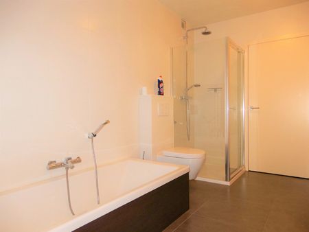 zeer ruim en modern appartement in Diksmuide - Photo 3