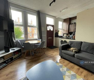 1 bedroom in a house share to rent - Photo 2