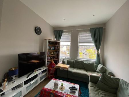3 bedroom flat to rent - Photo 2