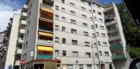 Appartement de 4 pièces au rez-de-chaussée - Photo 2