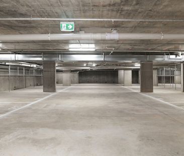 Bright & Spacious Two Bedroom Apartment - Photo 6