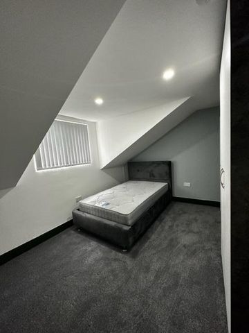 7 bedroom detached house to rent - Photo 4