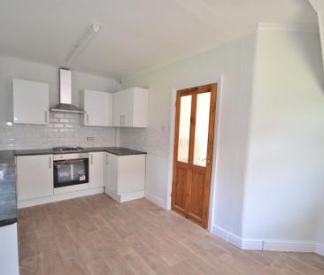 2 bedroom semi-detached house to rent - Photo 5