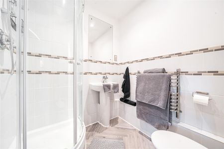 London Street, Basingstoke - Photo 5