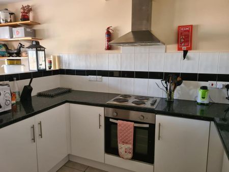 1 bedroom in a house share to rent - Photo 4