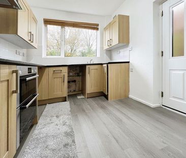 3 bedroom semi-detached house to rent - Photo 6