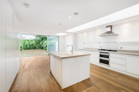 5 bedroom semi-detached house to rent - Photo 2