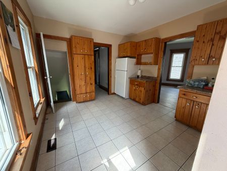 For Lease - 4712 Cookman Crescent, Niagara Falls, Ontario - Photo 2