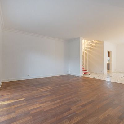 Exklusives Stadthaus mit großzügiger Terrasse und Garten - Photo 1