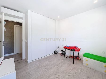 Montenegro, Faro - Photo 2