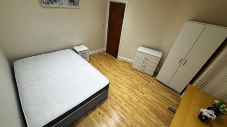 6 bedroom house of multiple occupation to rent - Photo 2