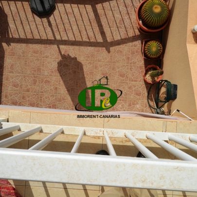 Reihenhaus mit 3 SZ und 2 Bäder auf 2 Ebenen. Eingang direkt von der Straße - Photo 1