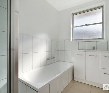 Modern Family Living with Space, Comfort & Convenience in Prime Wod... - Photo 6