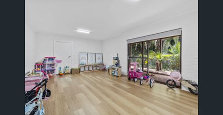 RENOVATED LARGE FAMILY HOME - Photo 3