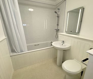 1 Bed, Flat - Photo 1