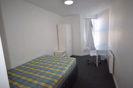 To Rent Holdenhurst Road, Lansdowne, Bournemouth, BH8 £2,250 pcm Tenancy Info - Photo 5