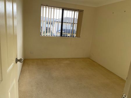 The Entrance North - Photo 2