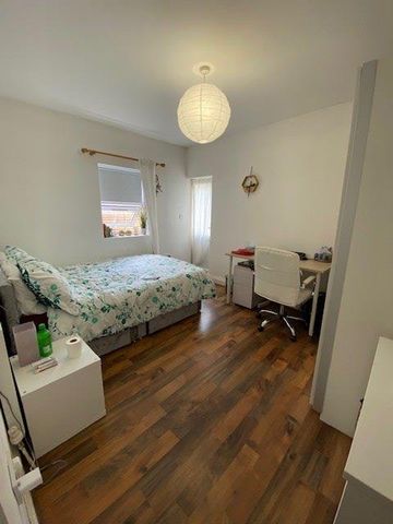 3 bedroom flat to rent - Photo 2