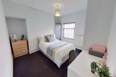 8 bedroom townhouse to rent - Photo 2