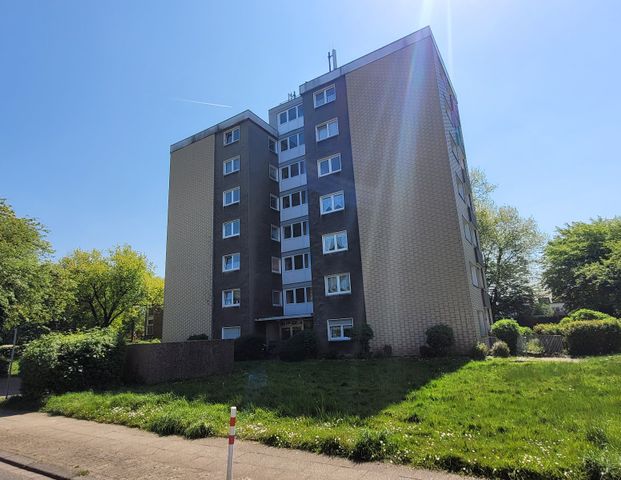 Frisch für Sie renoviert! 2,5-Zimmer-Wohnung mit Balkon! - Foto 1