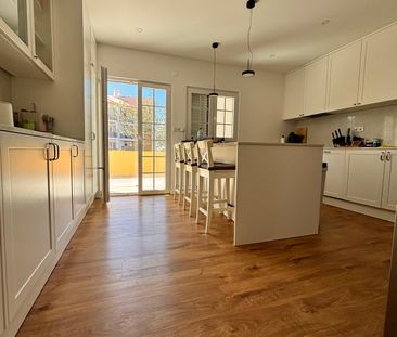 Fully Furnished 4-Bedroom Apartment with spacious terrace - Photo 1