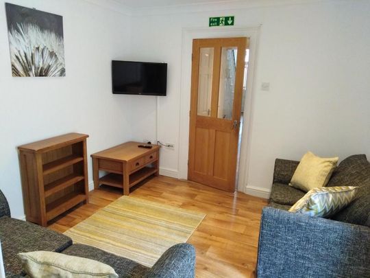 6 bedroom house to rent - Photo 1