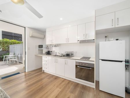 Fully Furnished Studio Apartment - Photo 3