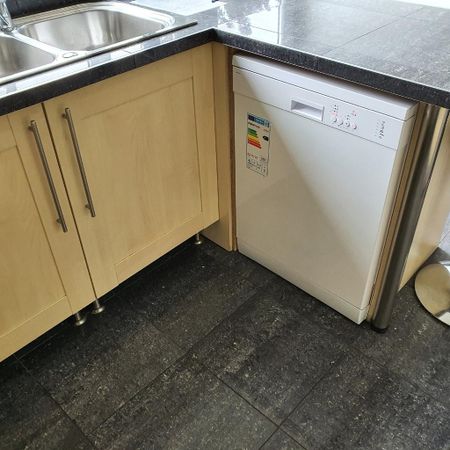 3 bedroom detached bungalow to rent - Photo 4