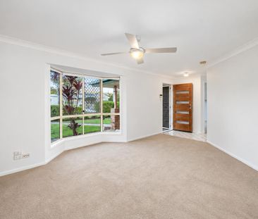 SPACIOUS & FRESHLY UPDATED HOME IN SOUGHT AFTER NORTH RISE ESTATE - Photo 3
