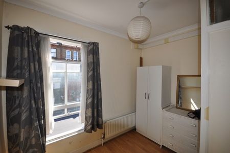 One Bedroom House to rent in London - Photo 2